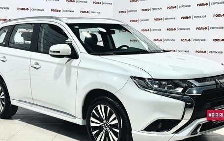 Mitsubishi Outlander III рестайлинг 3, 2022 год, 3 690 000 рублей, 4 фотография