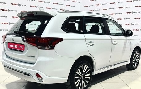 Mitsubishi Outlander III рестайлинг 3, 2022 год, 3 690 000 рублей, 6 фотография
