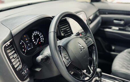 Mitsubishi Outlander III рестайлинг 3, 2022 год, 3 690 000 рублей, 12 фотография