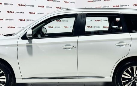 Mitsubishi Outlander III рестайлинг 3, 2022 год, 3 690 000 рублей, 9 фотография