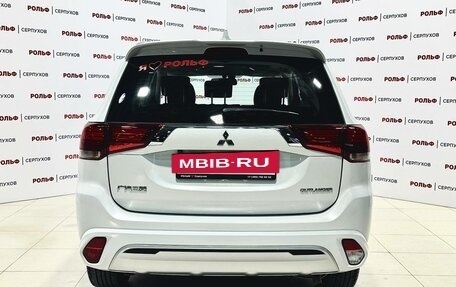 Mitsubishi Outlander III рестайлинг 3, 2022 год, 3 690 000 рублей, 7 фотография