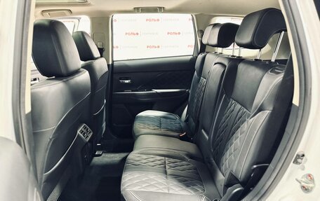 Mitsubishi Outlander III рестайлинг 3, 2022 год, 3 690 000 рублей, 18 фотография