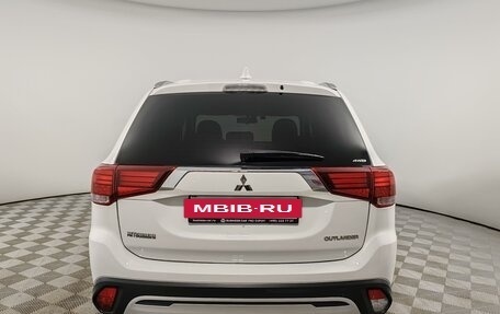 Mitsubishi Outlander III рестайлинг 3, 2019 год, 2 096 667 рублей, 6 фотография