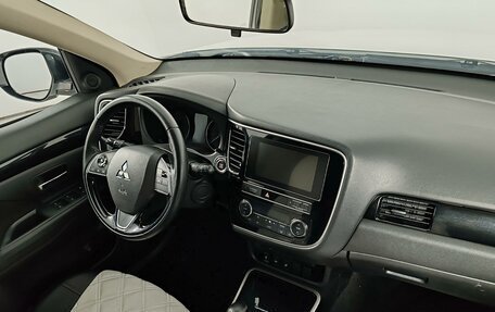 Mitsubishi Outlander III рестайлинг 3, 2019 год, 2 096 667 рублей, 11 фотография