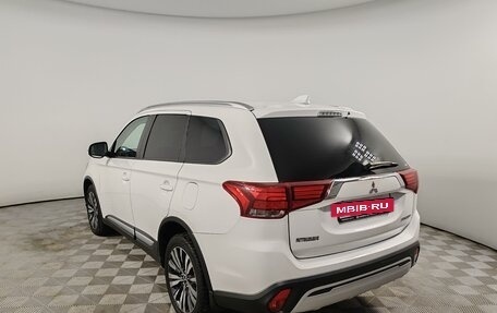 Mitsubishi Outlander III рестайлинг 3, 2019 год, 2 096 667 рублей, 7 фотография