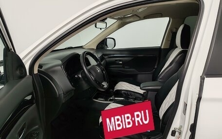 Mitsubishi Outlander III рестайлинг 3, 2019 год, 2 096 667 рублей, 16 фотография