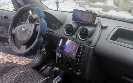 Ford Fiesta, 2005 год, 450 000 рублей, 10 фотография