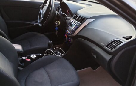 Hyundai Solaris II рестайлинг, 2015 год, 840 000 рублей, 8 фотография
