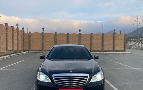 Mercedes-Benz S-Класс, 2011 год, 1 950 000 рублей, 1 фотография