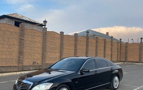 Mercedes-Benz S-Класс, 2011 год, 1 950 000 рублей, 2 фотография