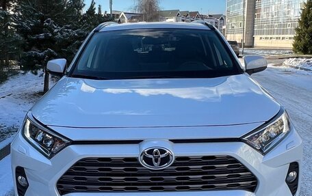 Toyota RAV4, 2021 год, 3 600 000 рублей, 1 фотография