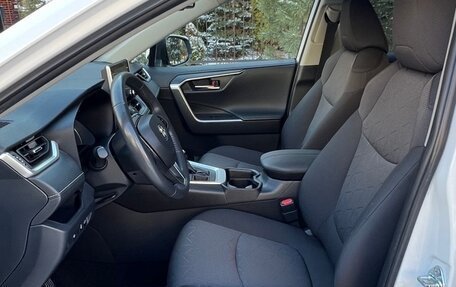 Toyota RAV4, 2021 год, 3 600 000 рублей, 4 фотография