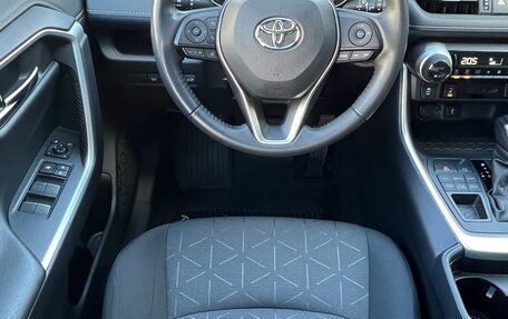 Toyota RAV4, 2021 год, 3 600 000 рублей, 7 фотография