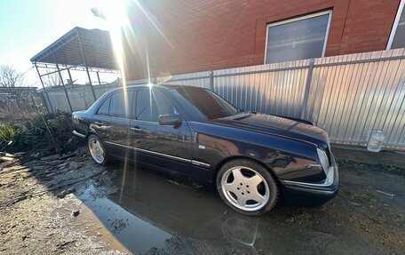 Mercedes-Benz E-Класс, 1997 год, 550 000 рублей, 2 фотография