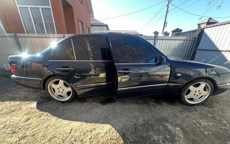 Mercedes-Benz E-Класс, 1997 год, 550 000 рублей, 6 фотография
