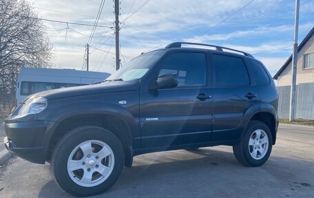 Chevrolet Niva I рестайлинг, 2011 год, 595 000 рублей, 2 фотография