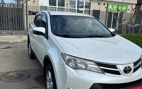 Toyota RAV4, 2014 год, 2 300 000 рублей, 2 фотография
