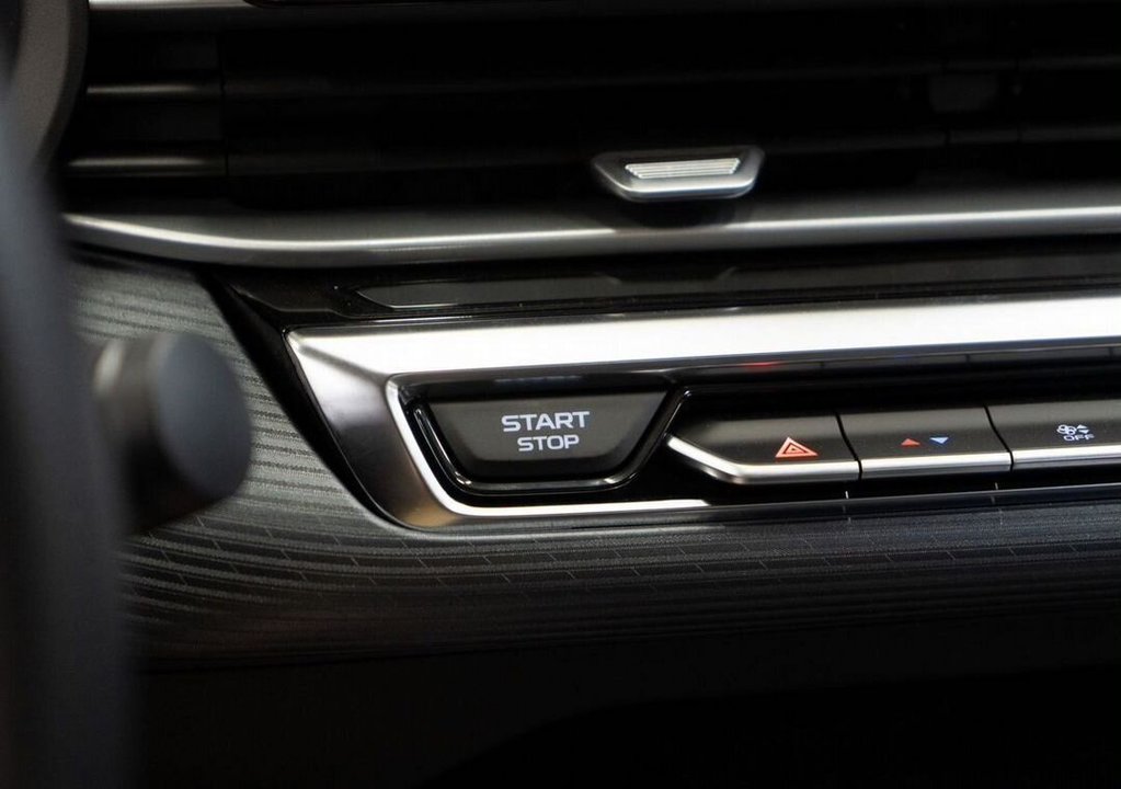 Geely Emgrand, 2024 год, 1 770 990 рублей, 17 фотография