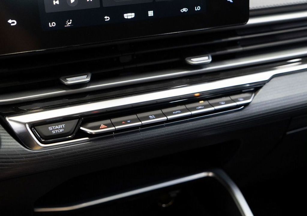 Geely Emgrand, 2024 год, 1 770 990 рублей, 16 фотография