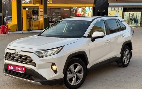 Toyota RAV4, 2021 год, 3 450 000 рублей, 1 фотография
