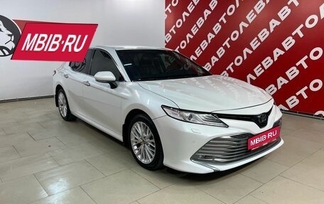 Toyota Camry, 2019 год, 2 890 000 рублей, 1 фотография