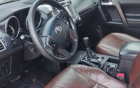 Toyota Land Cruiser Prado 150 рестайлинг 2, 2016 год, 3 100 000 рублей, 15 фотография