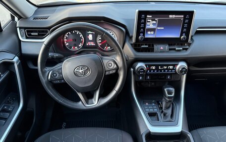 Toyota RAV4, 2021 год, 3 450 000 рублей, 2 фотография