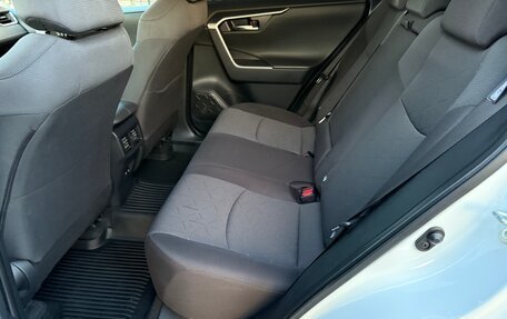 Toyota RAV4, 2021 год, 3 450 000 рублей, 9 фотография