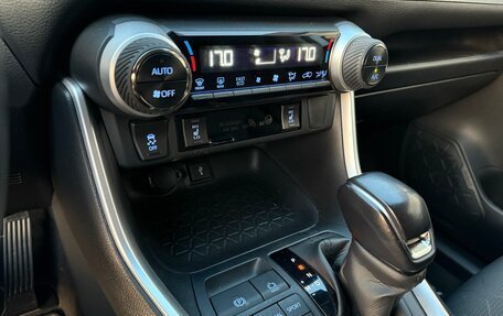 Toyota RAV4, 2021 год, 3 450 000 рублей, 10 фотография