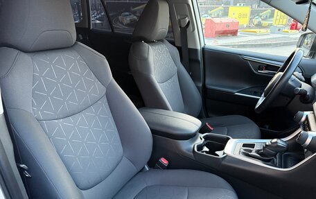 Toyota RAV4, 2021 год, 3 450 000 рублей, 8 фотография
