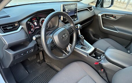 Toyota RAV4, 2021 год, 3 450 000 рублей, 7 фотография