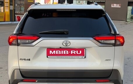 Toyota RAV4, 2021 год, 3 450 000 рублей, 6 фотография