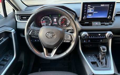 Toyota RAV4, 2021 год, 3 450 000 рублей, 22 фотография