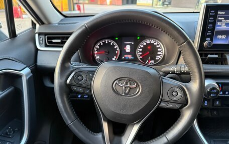Toyota RAV4, 2021 год, 3 450 000 рублей, 21 фотография