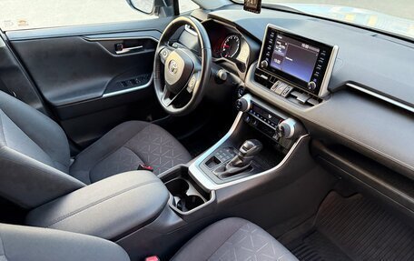 Toyota RAV4, 2021 год, 3 450 000 рублей, 23 фотография