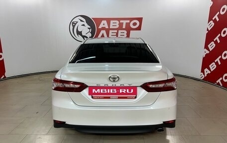 Toyota Camry, 2019 год, 2 890 000 рублей, 6 фотография