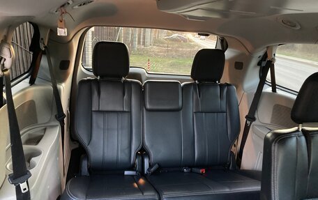 Chrysler Town & Country V рестайлинг, 2012 год, 1 800 000 рублей, 13 фотография