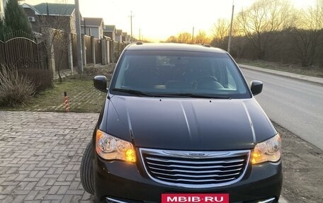Chrysler Town & Country V рестайлинг, 2012 год, 1 800 000 рублей, 4 фотография