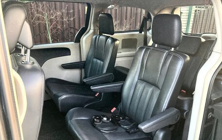 Chrysler Town & Country V рестайлинг, 2012 год, 1 800 000 рублей, 10 фотография