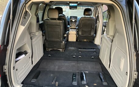 Chrysler Town & Country V рестайлинг, 2012 год, 1 800 000 рублей, 19 фотография