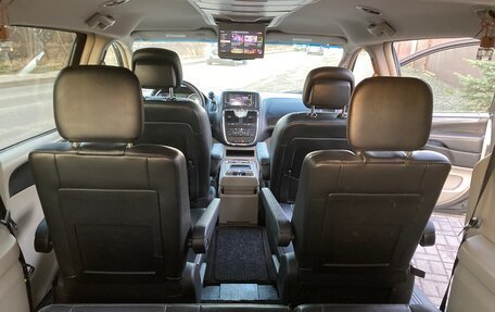 Chrysler Town & Country V рестайлинг, 2012 год, 1 800 000 рублей, 17 фотография