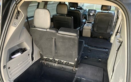 Chrysler Town & Country V рестайлинг, 2012 год, 1 800 000 рублей, 18 фотография