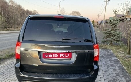 Chrysler Town & Country V рестайлинг, 2012 год, 1 800 000 рублей, 6 фотография