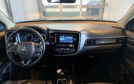 Mitsubishi Outlander III рестайлинг 3, 2016 год, 2 210 000 рублей, 9 фотография