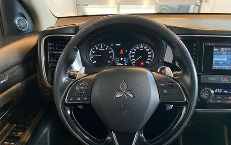 Mitsubishi Outlander III рестайлинг 3, 2016 год, 2 210 000 рублей, 10 фотография