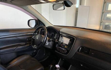 Mitsubishi Outlander III рестайлинг 3, 2016 год, 2 210 000 рублей, 12 фотография