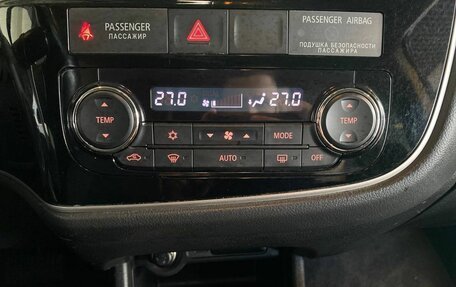 Mitsubishi Outlander III рестайлинг 3, 2016 год, 2 210 000 рублей, 15 фотография