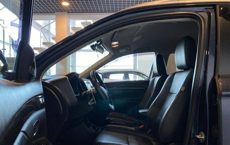 Mitsubishi Outlander III рестайлинг 3, 2016 год, 2 210 000 рублей, 16 фотография