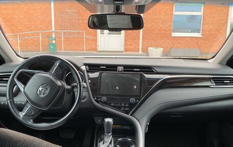 Toyota Camry, 2018 год, 2 750 000 рублей, 3 фотография