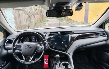 Toyota Camry, 2018 год, 3 150 000 рублей, 9 фотография